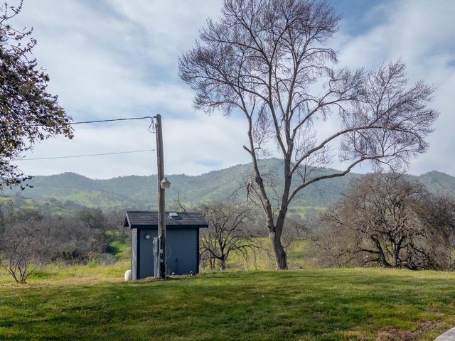 38075 Willowood Lane, Yokuts Valley, CA 93675