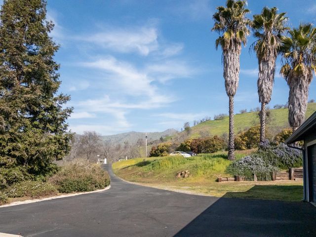 38075 Willowood Lane, Yokuts Valley, CA 93675