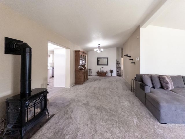 38075 Willowood Lane, Yokuts Valley, CA 93675