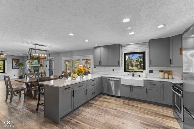 5911 N 400 W, Bargersville, IN 46106