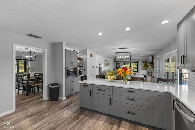 5911 N 400 W, Bargersville, IN 46106