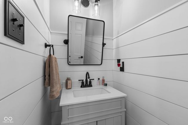 5911 N 400 W, Bargersville, IN 46106