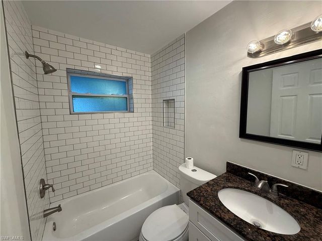 6675 Fiesta WAY, Fort Myers, FL 33919