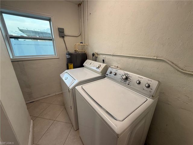 6675 Fiesta WAY, Fort Myers, FL 33919