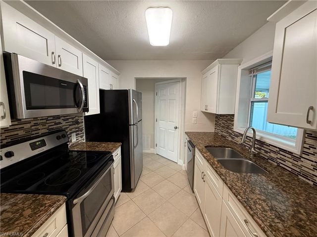 6675 Fiesta WAY, Fort Myers, FL 33919