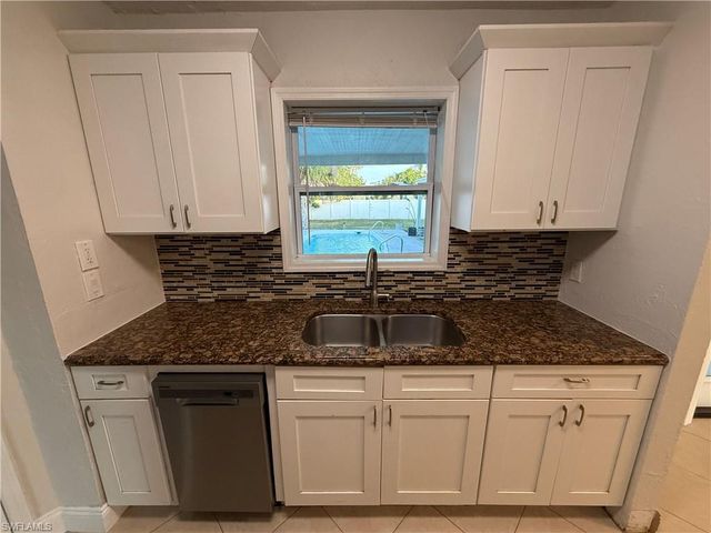 6675 Fiesta WAY, Fort Myers, FL 33919