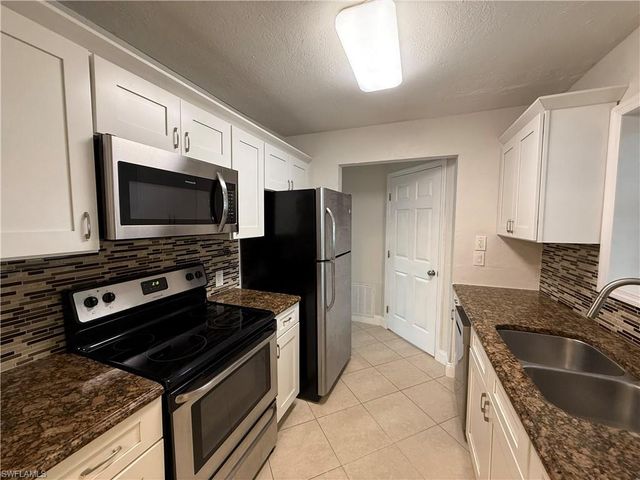 6675 Fiesta WAY, Fort Myers, FL 33919