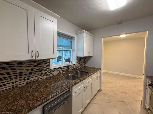 6675 Fiesta WAY, Fort Myers, FL 33919