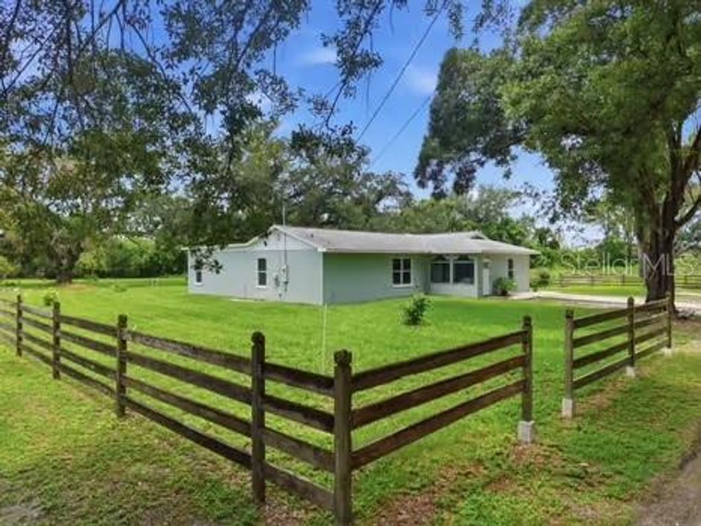 Image 2 of property listing at 5730 ANNA DRIVE, Tampa, FL 33610
