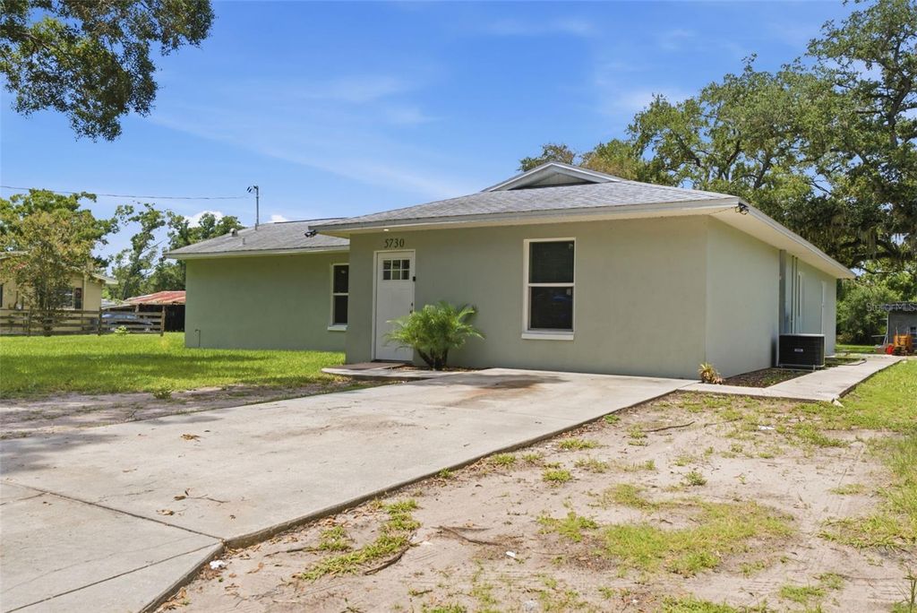Image 4 of property listing at 5730 ANNA DRIVE, Tampa, FL 33610