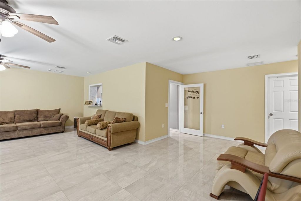 Image 10 of property listing at 5730 ANNA DRIVE, Tampa, FL 33610