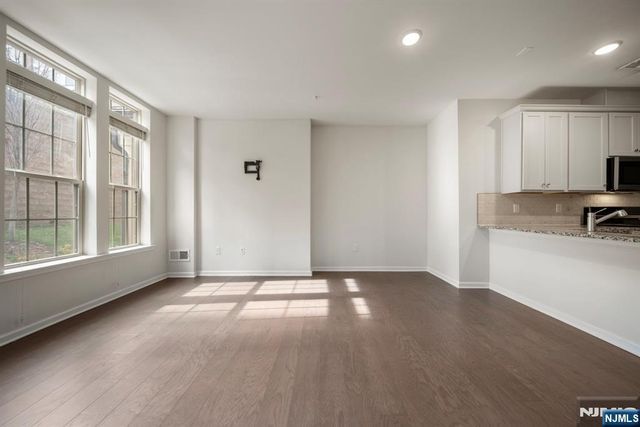 69 Arnold Drive 5810, Wood Ridge, NJ 07075