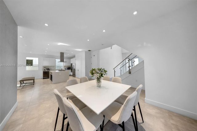 7541 NW 97th Ct, Doral, FL 33178