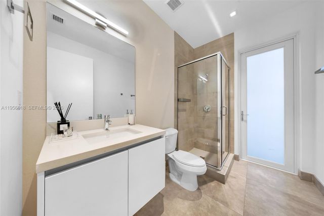 7541 NW 97th Ct, Doral, FL 33178