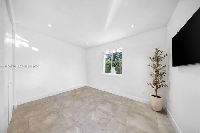 7541 NW 97th Ct, Doral, FL 33178