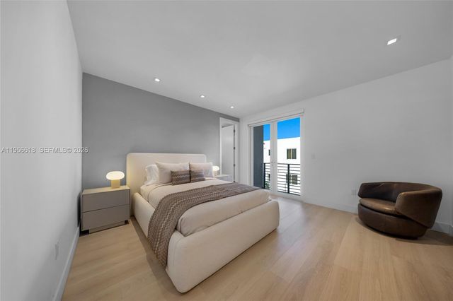 7541 NW 97th Ct, Doral, FL 33178