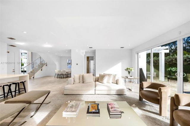 7541 NW 97th Ct, Doral, FL 33178