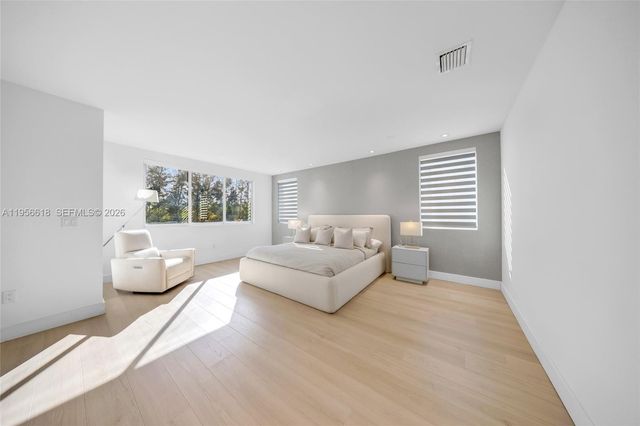 7541 NW 97th Ct, Doral, FL 33178