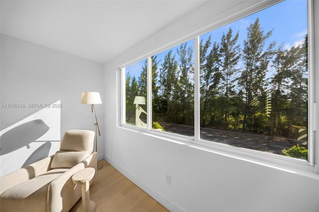 7541 NW 97th Ct, Doral, FL 33178