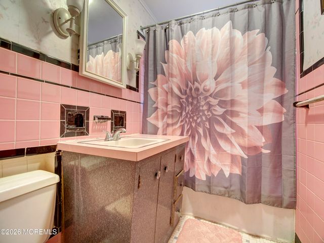 224 Chatham Avenue, Oakhurst, NJ 07755