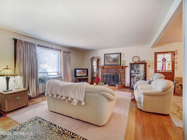224 Chatham Avenue, Oakhurst, NJ 07755