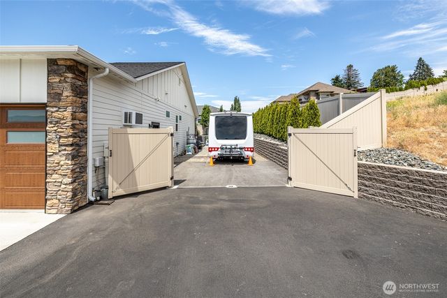 453 Spruce Court NW, East Wenatchee, WA 98802