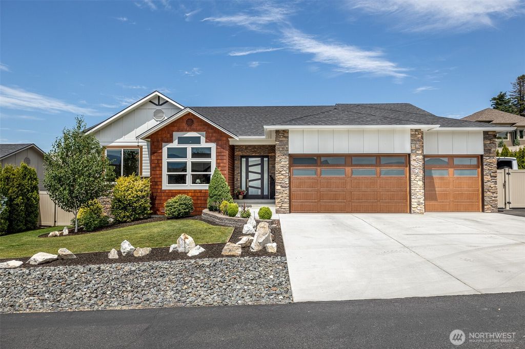 453 Spruce Court NW, East Wenatchee, WA 98802