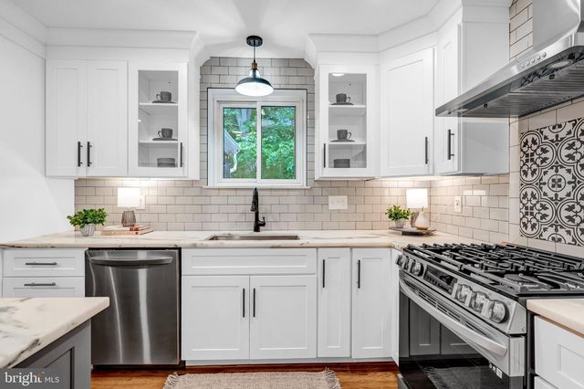 5211 ELLINGTON CT, Fairfax, VA 22032