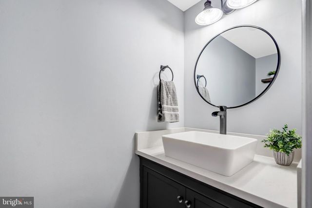 5211 ELLINGTON CT, Fairfax, VA 22032