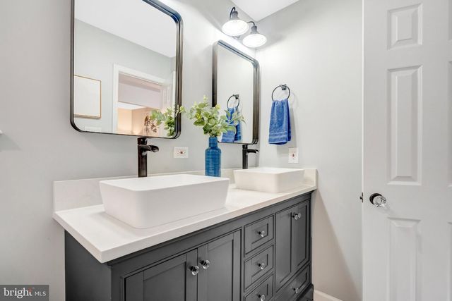 5211 ELLINGTON CT, Fairfax, VA 22032