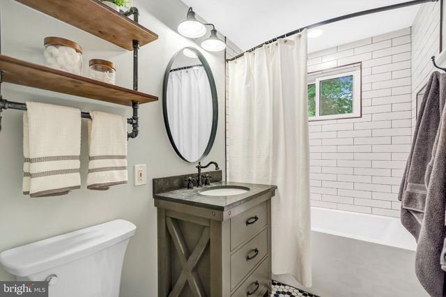 5211 ELLINGTON CT, Fairfax, VA 22032
