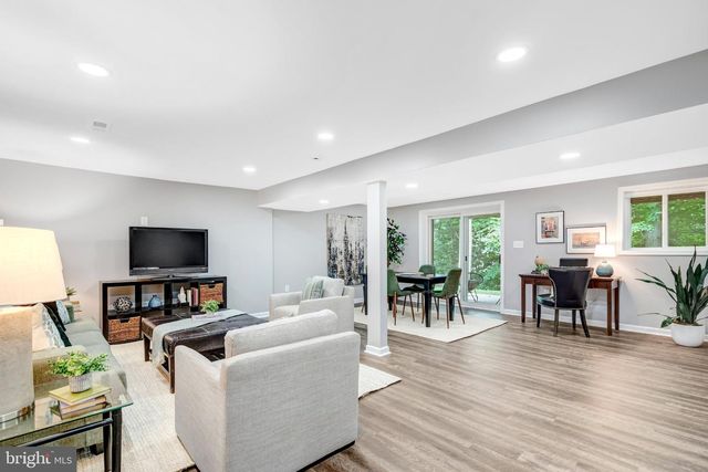 5211 ELLINGTON CT, Fairfax, VA 22032