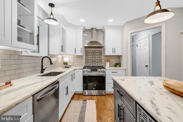 5211 ELLINGTON CT, Fairfax, VA 22032