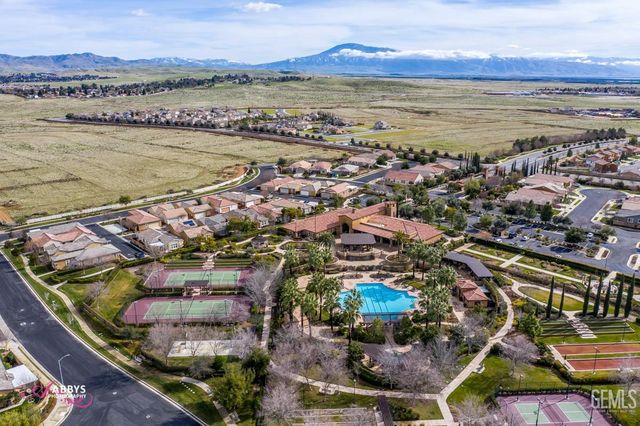 10009 Francois Lane, Bakersfield, CA 93306