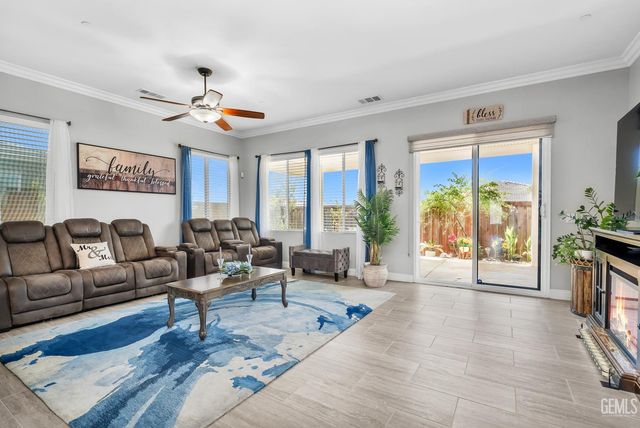 10009 Francois Lane, Bakersfield, CA 93306