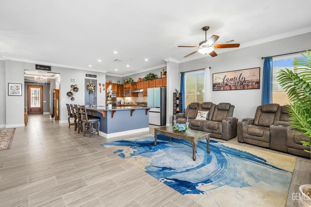 10009 Francois Lane, Bakersfield, CA 93306