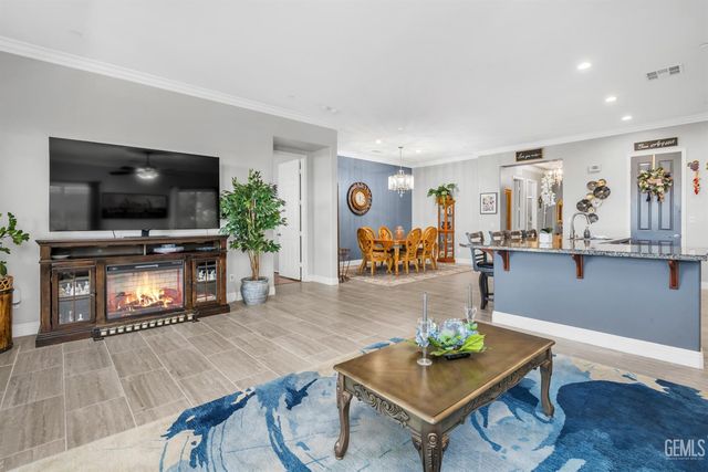 10009 Francois Lane, Bakersfield, CA 93306