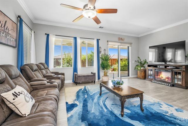 10009 Francois Lane, Bakersfield, CA 93306
