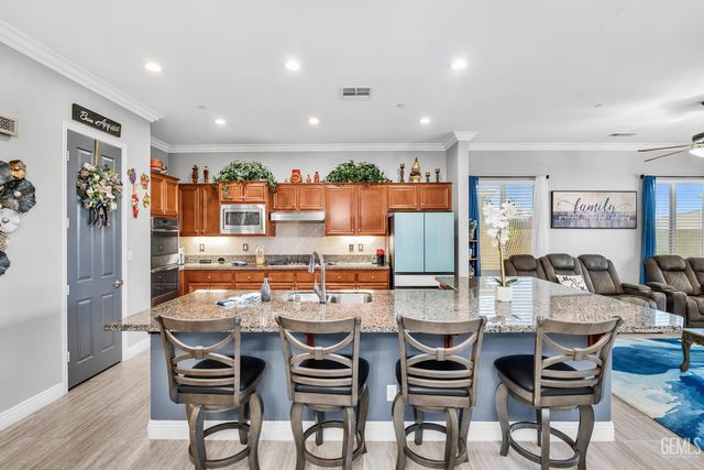 10009 Francois Lane, Bakersfield, CA 93306