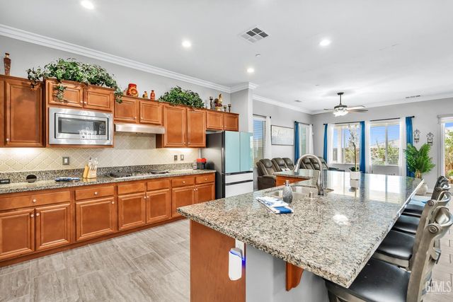 10009 Francois Lane, Bakersfield, CA 93306