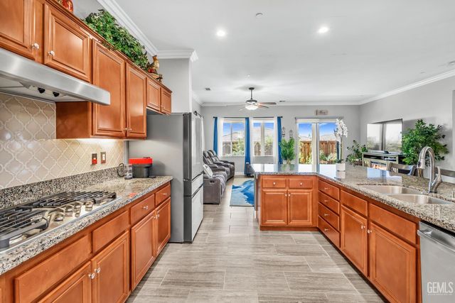 10009 Francois Lane, Bakersfield, CA 93306