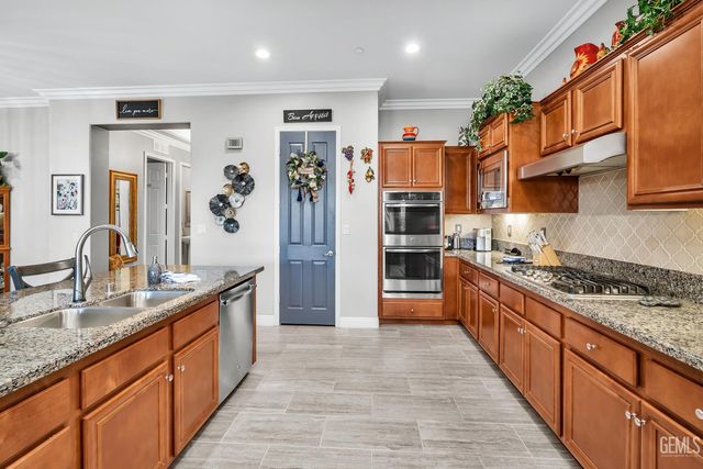 10009 Francois Lane, Bakersfield, CA 93306