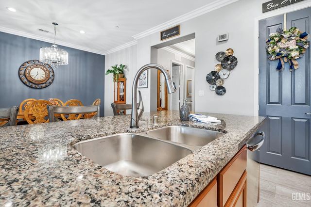 10009 Francois Lane, Bakersfield, CA 93306