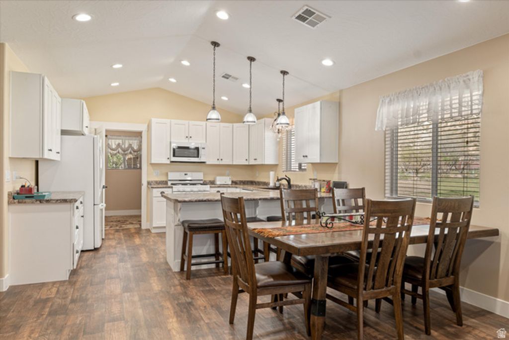 Image 2 of property listing at 36 W 960 S, Hurricane, UT 84737