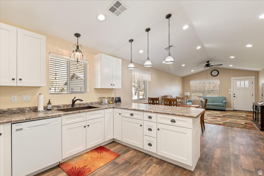 Image 3 of property listing at 36 W 960 S, Hurricane, UT 84737