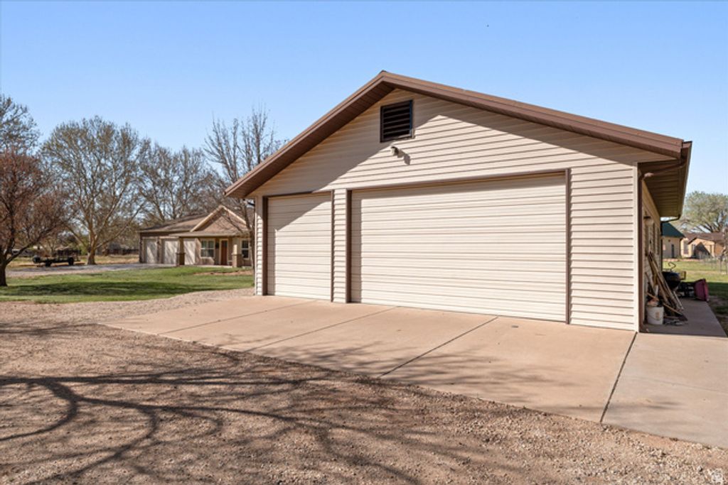 Image 30 of property listing at 36 W 960 S, Hurricane, UT 84737
