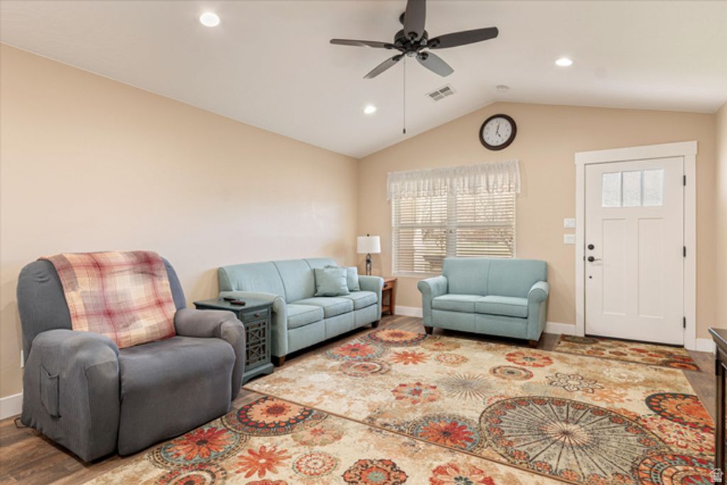 Image 4 of property listing at 36 W 960 S, Hurricane, UT 84737