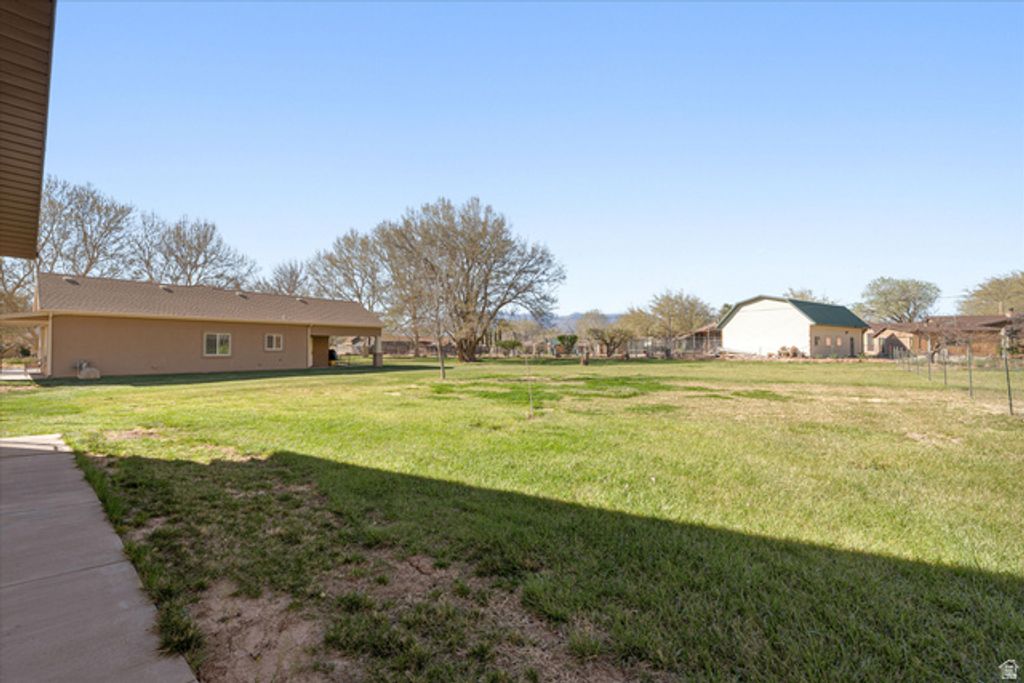 Image 36 of property listing at 36 W 960 S, Hurricane, UT 84737