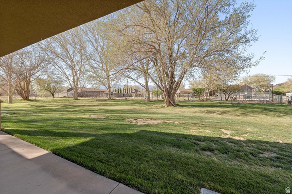 Image 37 of property listing at 36 W 960 S, Hurricane, UT 84737