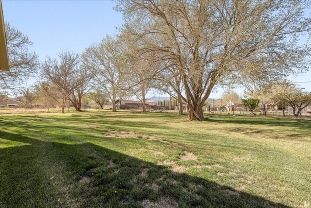 Image 39 of property listing at 36 W 960 S, Hurricane, UT 84737